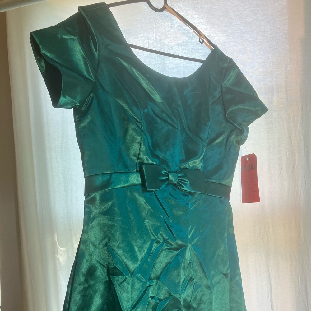 Jordan 1990s beautiful emerald green full length formal 15/16 dress